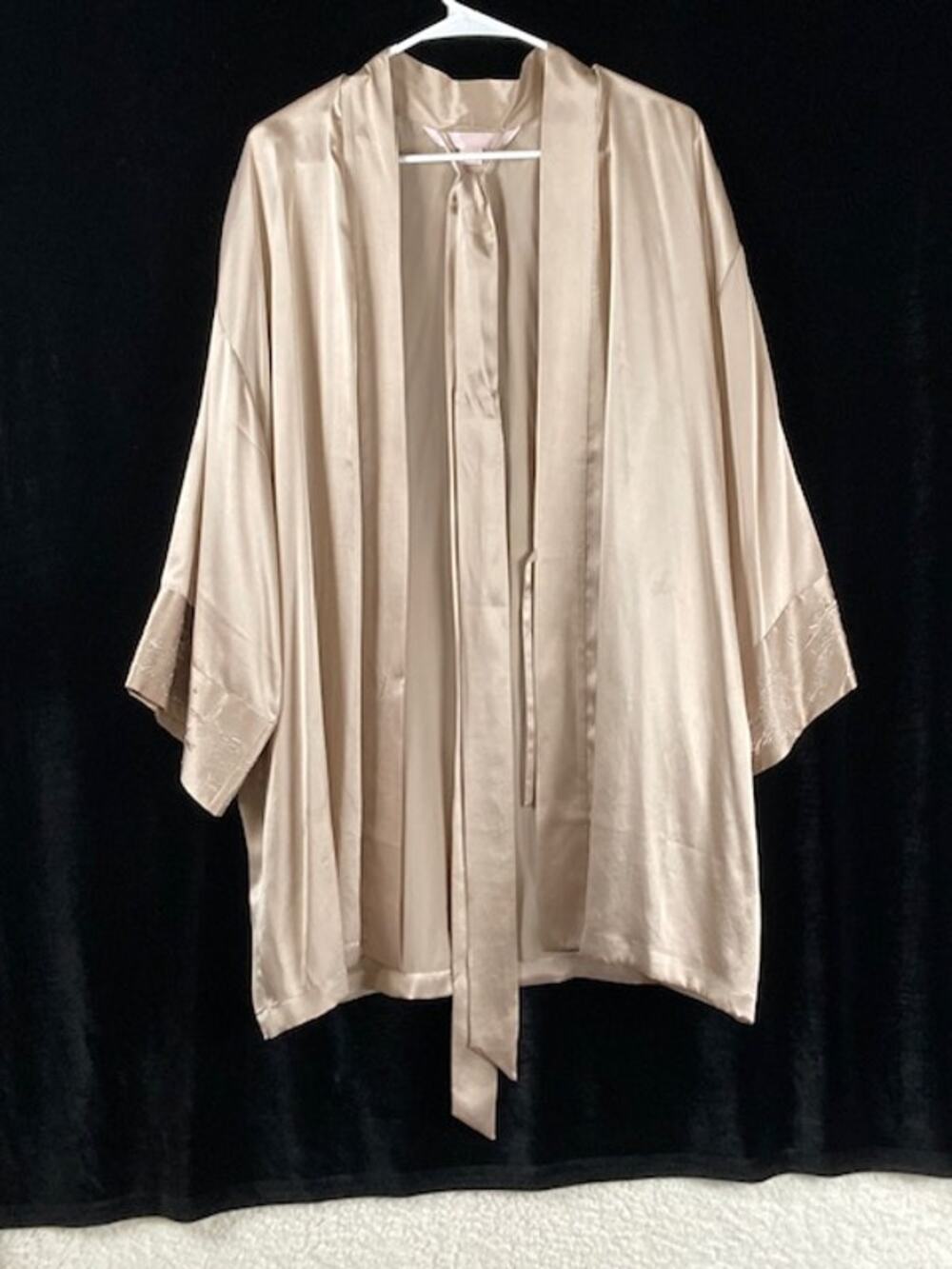 Victoria's Secret women's silk kimono style robe.